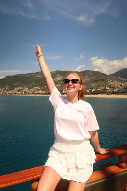 Side Dolphin Island Boat Trip with Lunch & Swim Stops - Onboard Dining and Refreshments: No Lunch Included but Drinks Available