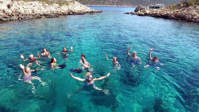 Side: Dolphin Island Boat Trip with Lunch & Unlimited Drinks - Key Points