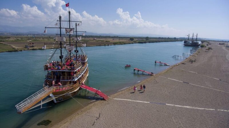 Side: Dolphin Island Boat Trip with Lunch & Unlimited Drinks - Lunch on the Boat: Simple and Tasty