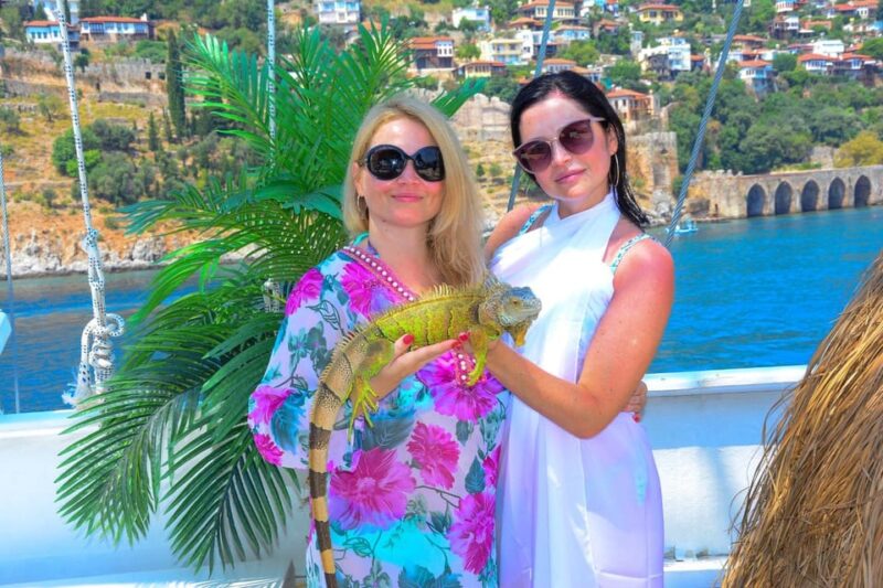 Side to Alanya Boat Tour with Soft Drinks & Cleopatra View - Food and Drinks Aboard the Pirate Ship