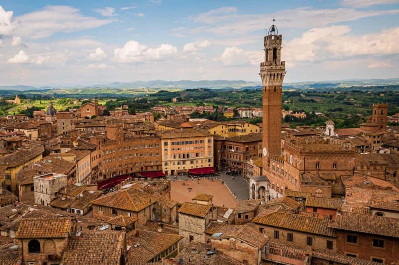 Siena City Tour in Portuguese - The Oldest Bank: Monte dei Paschi di Siena