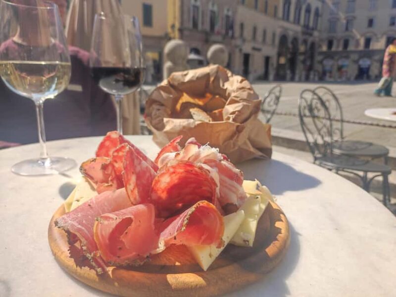 Siena: Guided Walking Food Tour with Full Meal - From the Old Town to the Hilltop Vineyards