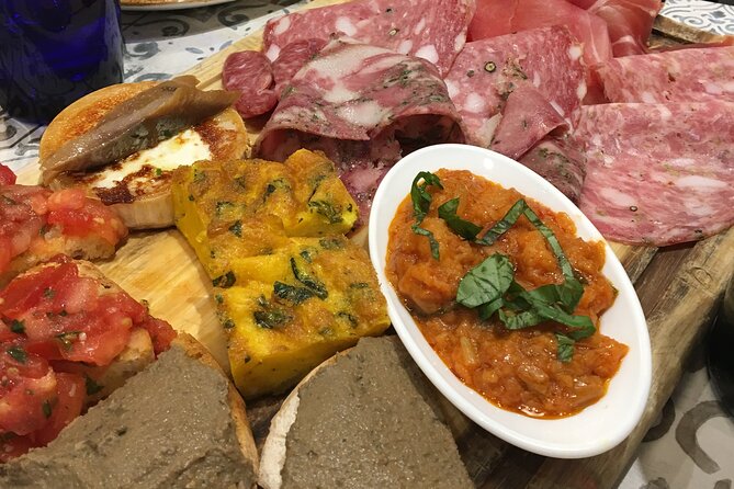 Sienas Ultimate Food Tour: Full Tuscan Meal by Do Eat Better - Sampling the Iconic Pici Pasta in a Family-Owned Restaurant