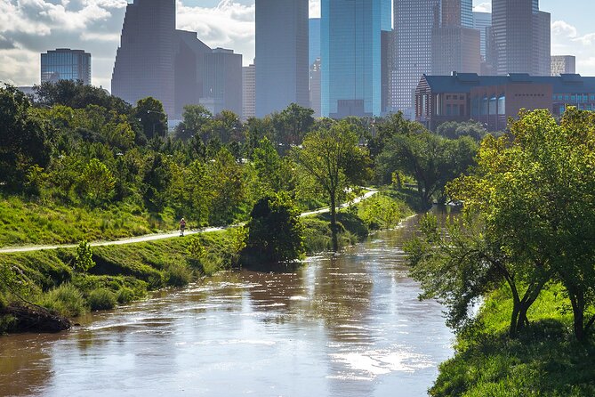 Sights of Downtown Houston Smartphone Audio Walking Tour - Marveling at Houston’s Skyscrapers and Historic Hotels
