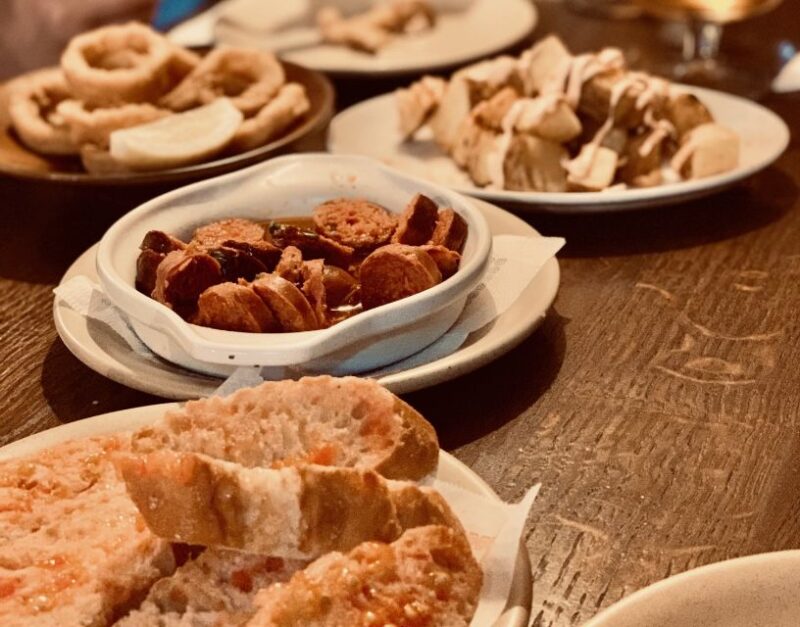 Sightseeing Barcelona by Bike, Photo-shooting & Tapas - Tasting Tapas in a Traditional Spanish Restaurant