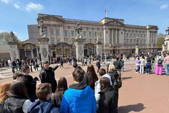 Sightseeing tour of London - in clear, slow English - Meeting the Prime Minister’s Cat at 10 Downing Street