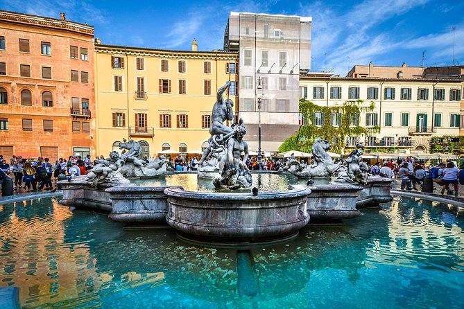 Sightseeing Walking Tour of Rome By Night: Trevi Fountain & Other Highlights - Discovering Piazza Navona’s Artistic Charm