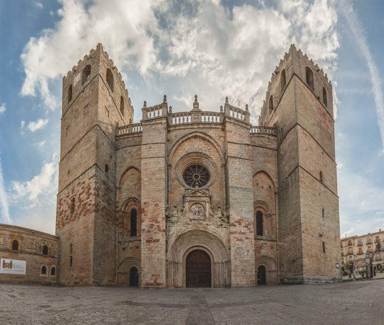 Sigüenza: Sigüenza Cathedral & Diocesan Museum Entry Ticket - The Charm of the Cathedral’s Cloister