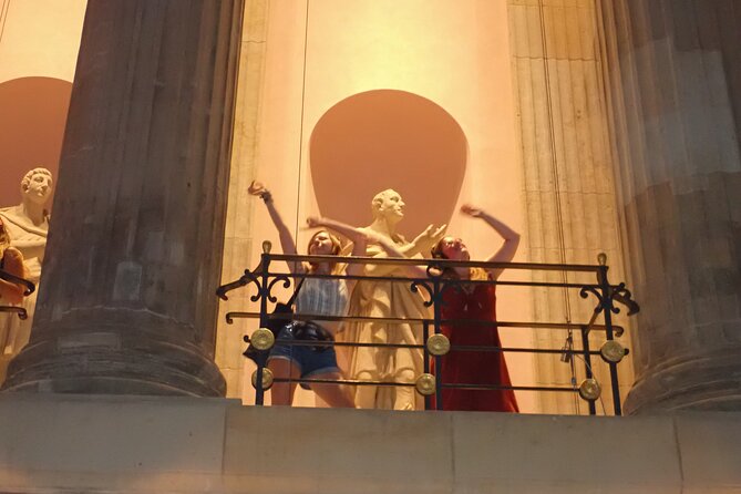 Silent disco through downtown Berlin with flash mobs - Key Points