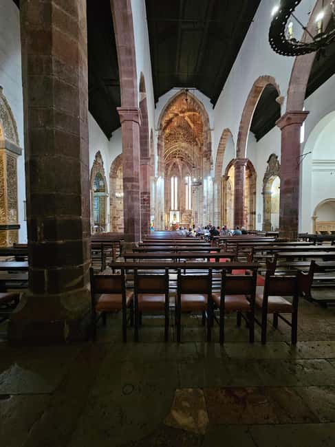Silves: Morning Walking Tour with Local Guide - Admiring the Gothic Architecture of the Church of Silves