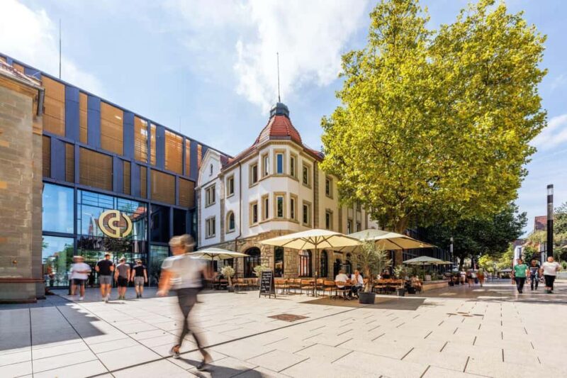 Singen: City tour "Stone meets wine  Hidden treasures of the Gründerzeit" - Wine Moment at Baumann Wine Shop