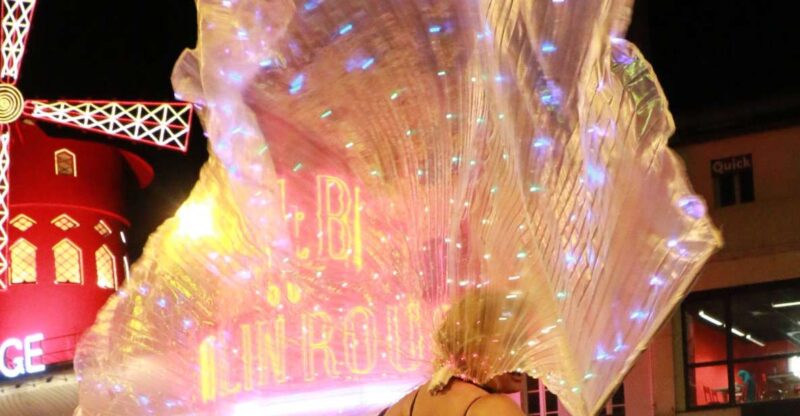 Singing Montmartre by night with a Diva - Exploring Montmartre at Night with a Guide and Singer