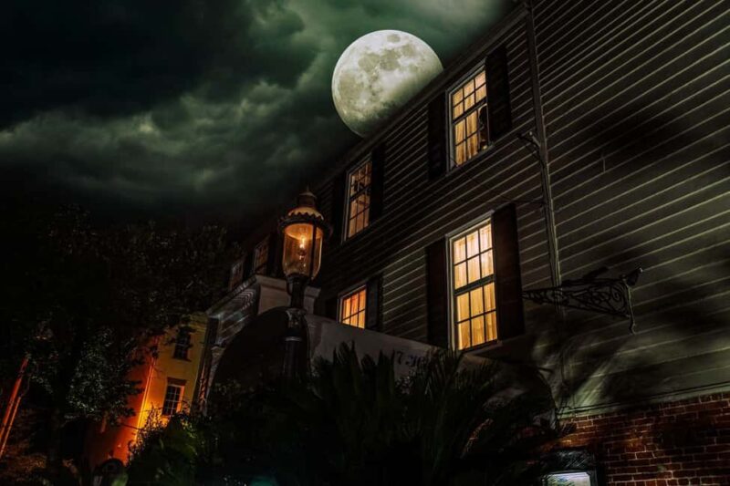 Sinister Sins & Shadows: A Savannah Ghost Tour - Meeting at Oglethorpe Square in Downtown Savannah