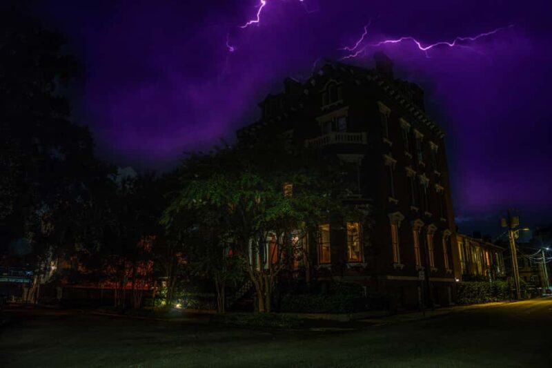Sinister Sins & Shadows: A Savannah Ghost Tour - Nighttime Atmosphere and Walking Experience