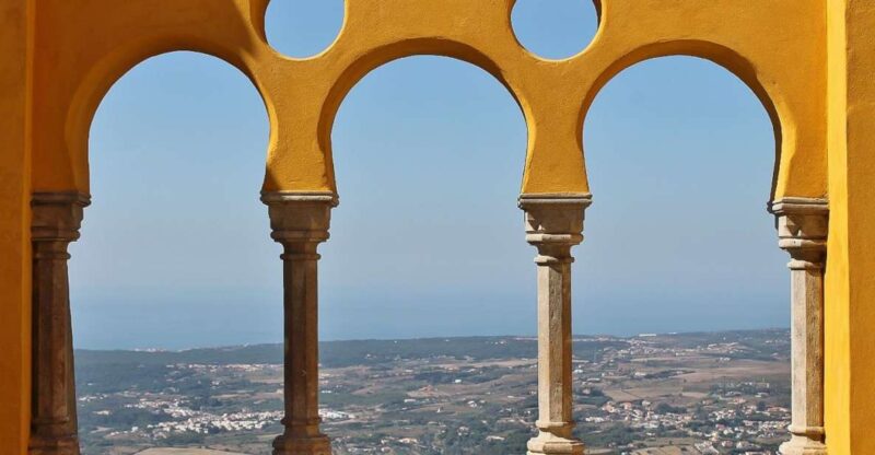 Sintra and Cascais: Full-Day Private Sightseeing Tour - Guide Expertise and Tour Quality