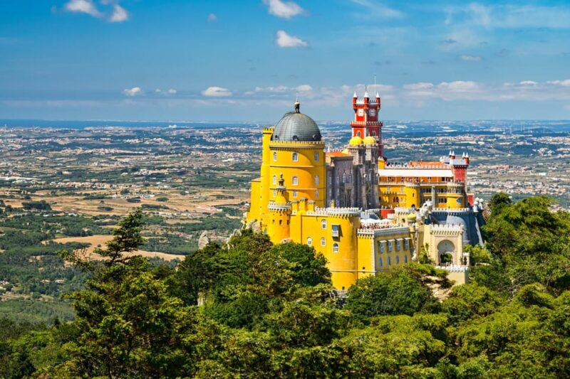 Sintra & Cascais: Full day private tour - The Majestic Hilltop Castles: Moorish and Pena Palaces