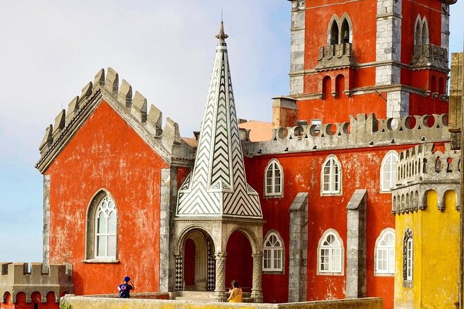 Sintra Mountain Guided Tour: Pena Palace & Moorish Castle Tickets - Exploring Sintra’s Historic Center and Local Crafts