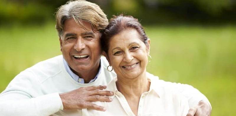 Sintra: Pena Palace & Coastal Gems Day Tour with Fast Track - Exploring Cascais, the Glamorous Coastal Town