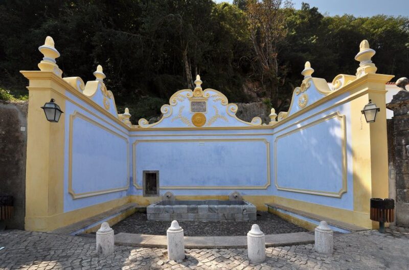 Sintra: -Sintra Sightseeing Tour With Tuk Tuk (1hr) - Logistics and Group Size