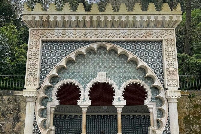 Sintra Walking Tour: Palaces, Myths, and Enchanting Landscapes - Walking Through Sintra’s Historic Center