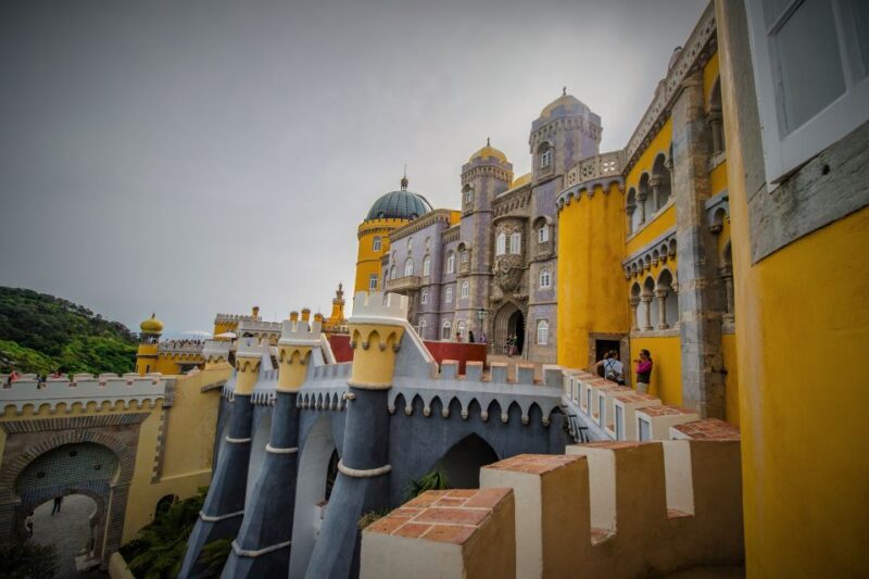 Sintra: Walking Tour with Palace, Castle, and Old Town Visit - Key Points