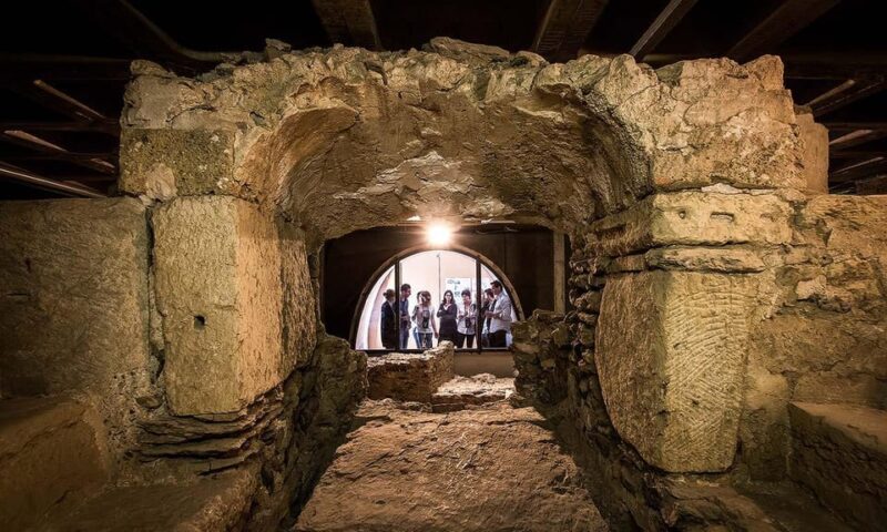 Sion: Sion Wine Tour - wine tasting and guided tour - Explore Sion’s Old Town on a Guided Tour with Wine Tasting