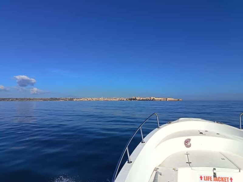 Siracusa: Christmas Boat Tour with "Spumante and Pandoro" - Admirable Landmarks Along the Siracusa Coast