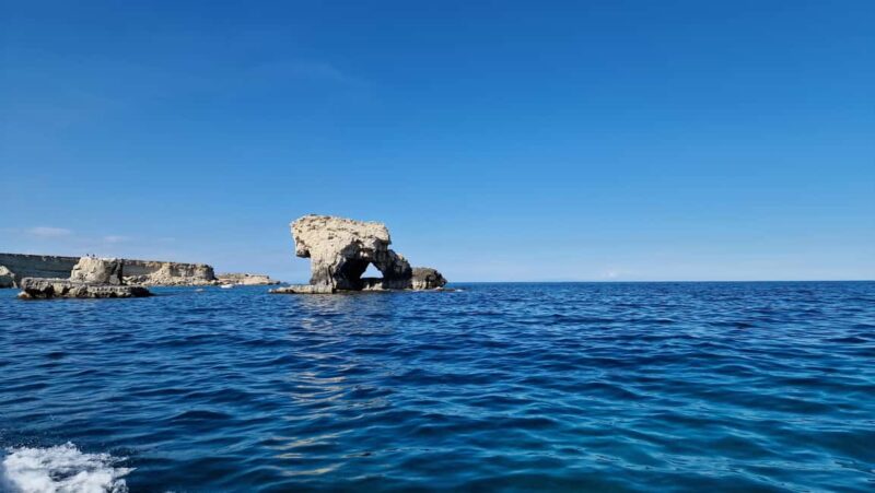 Siracusa: Ortigia +sea caves +fishing experience - Explore Ortigia Island with Expert-Guided Boat Tours in Sicily