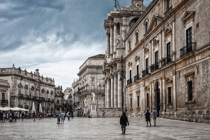 Siracusa Walking Tour with Audio and Written Guide by a Local - The Syracuse Cathedral: A Blend of Greek and Christian Heritage