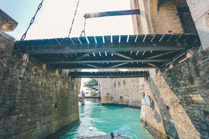 Sirmione: Village Highlights Walking & Lake Garda Boat Tour - The Guide’s Style and Knowledge