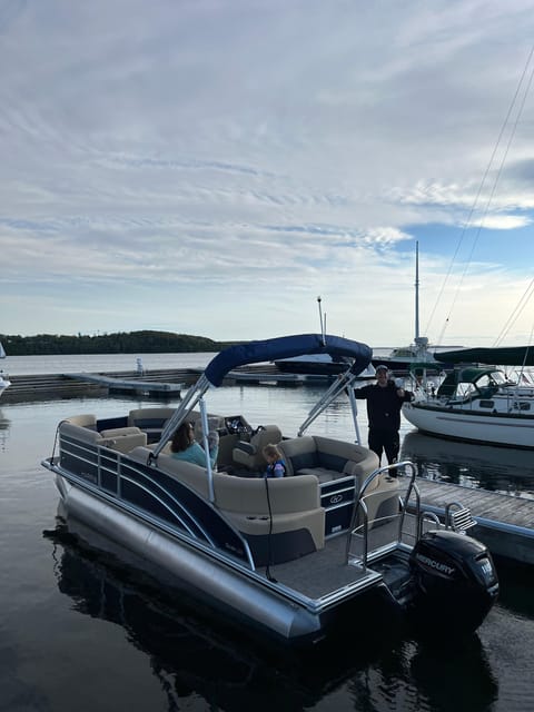 Sister Bay: 25' Pontoon Rental - Scenic Route from Gills Rock to Fish Creek