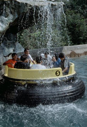 Six Flags Mexico City: Ticket + Hassle-Free Transfers - Thrilling Rides: Batman, Superman, and the Dark Knight Coaster