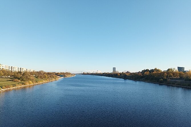 Skateboarding in Vienna Experience skating and new friends in the skate park - Equipment and Safety Options