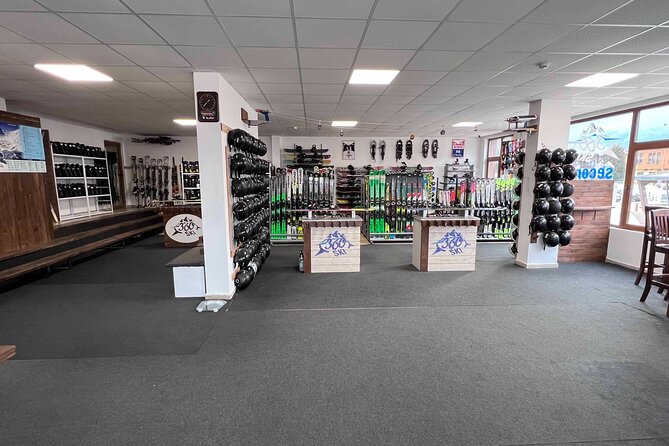 Ski and Snowboard Rental in Bansko - Location and Meeting Point at Pirin Street in Bansko