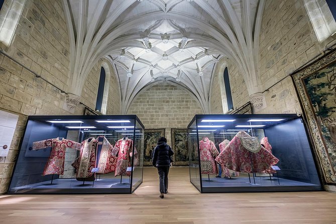 Skip the Line Admission Ticket to Cathedral of Segovia - Visiting the Chapels, Altar, and Cloister at Your Pace