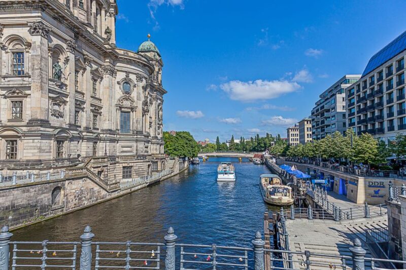 Skip-the-line Boat Cruise and Berlins Old Town Guided Tour - Key Points