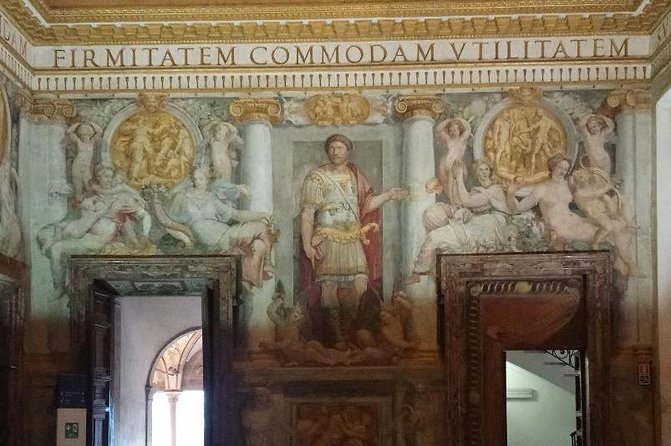 Skip-the-line Castle Sant'Angelo Museum & Bridge private Guided Tour in Rome - Exploring the Pope Paul III Apartments