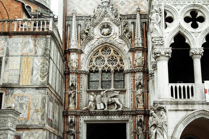 Skip the line Doge's Palace Guided Walking Tour in Venice - End of the Tour and Optional Independent Exploration