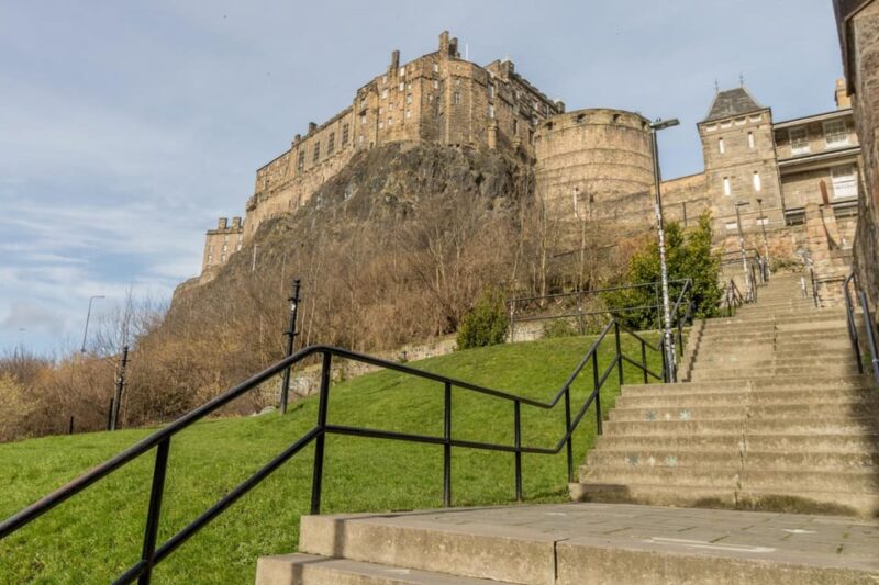 Skip-the-line Edinburgh Castle with Old Town Walking Tour - Who Will Appreciate This Tour?