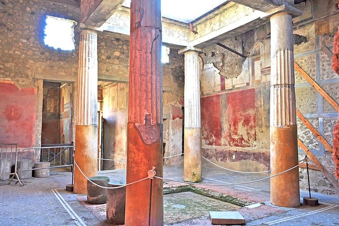 Skip-the-line Exclusive Private Full-Day Complete Ancient Pompeii Guided Tour - Exploring the Anfiteatro Romano and the Pompeii Archaeological Park
