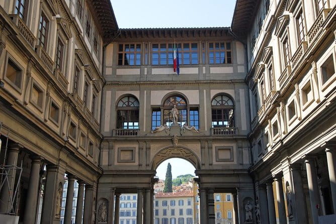 Skip the Line: Florence Uffizi Gallery monolingual Small Group Tour - Key Points