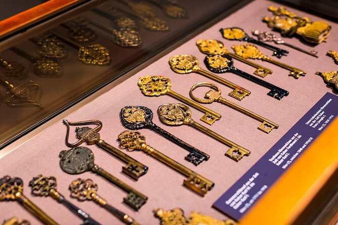 Skip-the-line Imperial Treasury Vienna Private Guided Tour - Transport Options and Pacing
