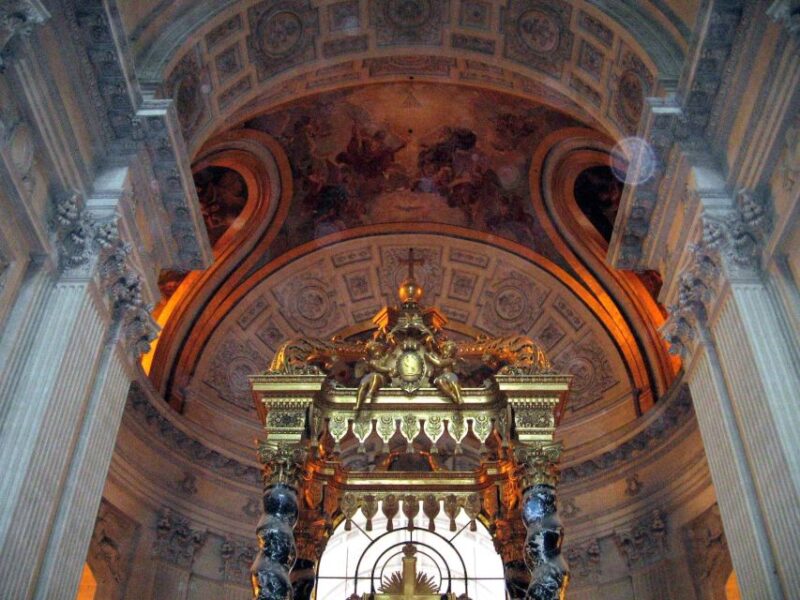 Skip-the-line Invalides & Napoleon Tour - Semi-Private 8ppl - Discover France’s Military Past at Les Invalides with an Expert Guide