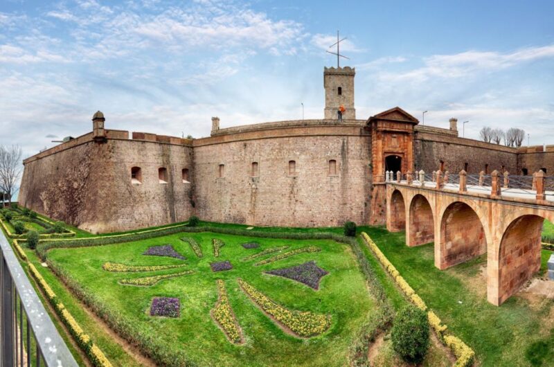 Skip-the-line Montjuïc Castle Tour with a Cable Car Ride - Private Transfers for a Comfortable Experience