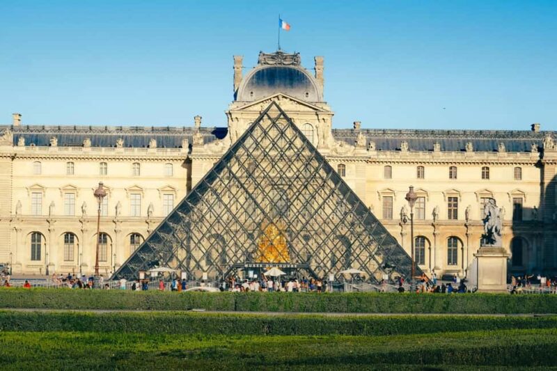 Skip-the-line Notre-Dame Cathedral, Louvre, Paris City Tour - Exploring Paris Old Town and the Louvre Exteriors