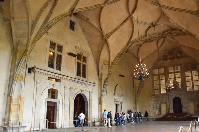 Skip the Line: Prague Castle Ticket and Introductory Overview - Customer Service and Overall Satisfaction