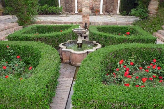 Skip the Line: Private Alcazaba & Gibralfaro with Nasrid Palaces - Key Points