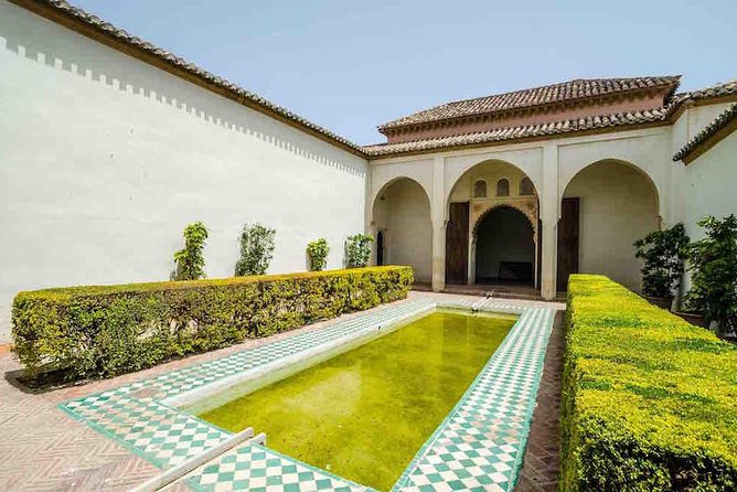 Skip the Line: Private Alcazaba & Gibralfaro with Nasrid Palaces - Starting at the Heart of Malagas Old Town