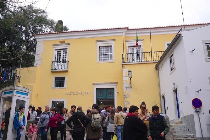 Skip the Line Ticket Castelo de S. Jorge - Customer Service and Support During the Visit