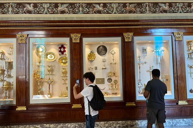 Skip-The-Line Vatican Museum and Sistine Chapel Guided Tour - The Role of the Live Guide in Enhancing the Experience